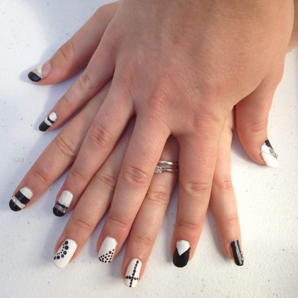 Black and White Geometric Nails 1