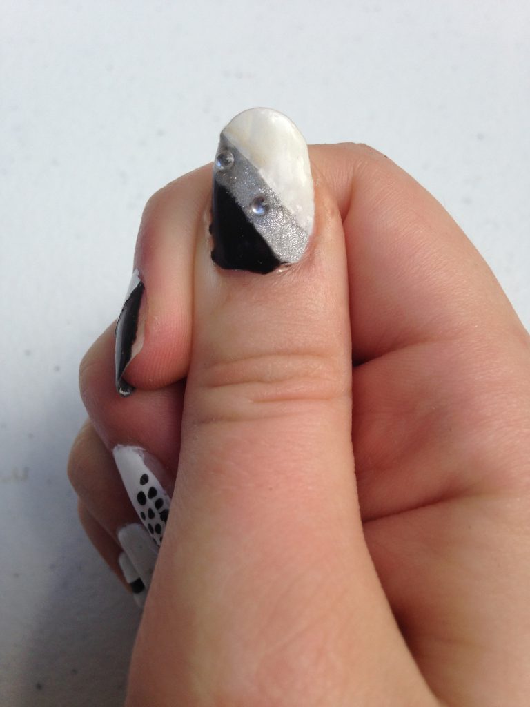 Black and White Geometric Nails Right Thumb