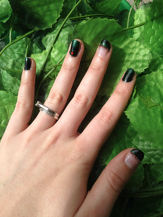 Poison Ivy Nails 2
