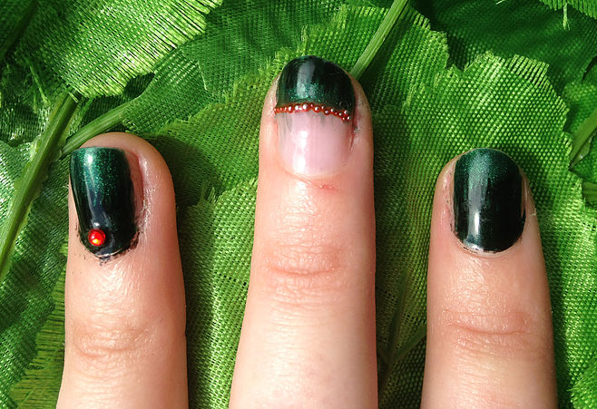 Poison Ivy Nails 3