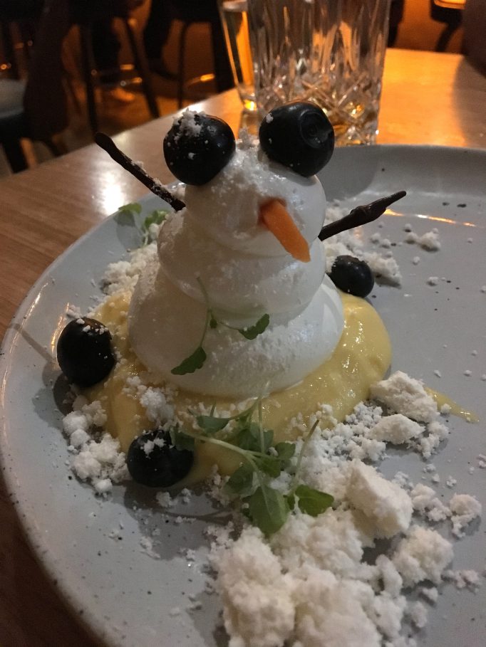 Merengue Snowman and Lemon Curd Dessert
